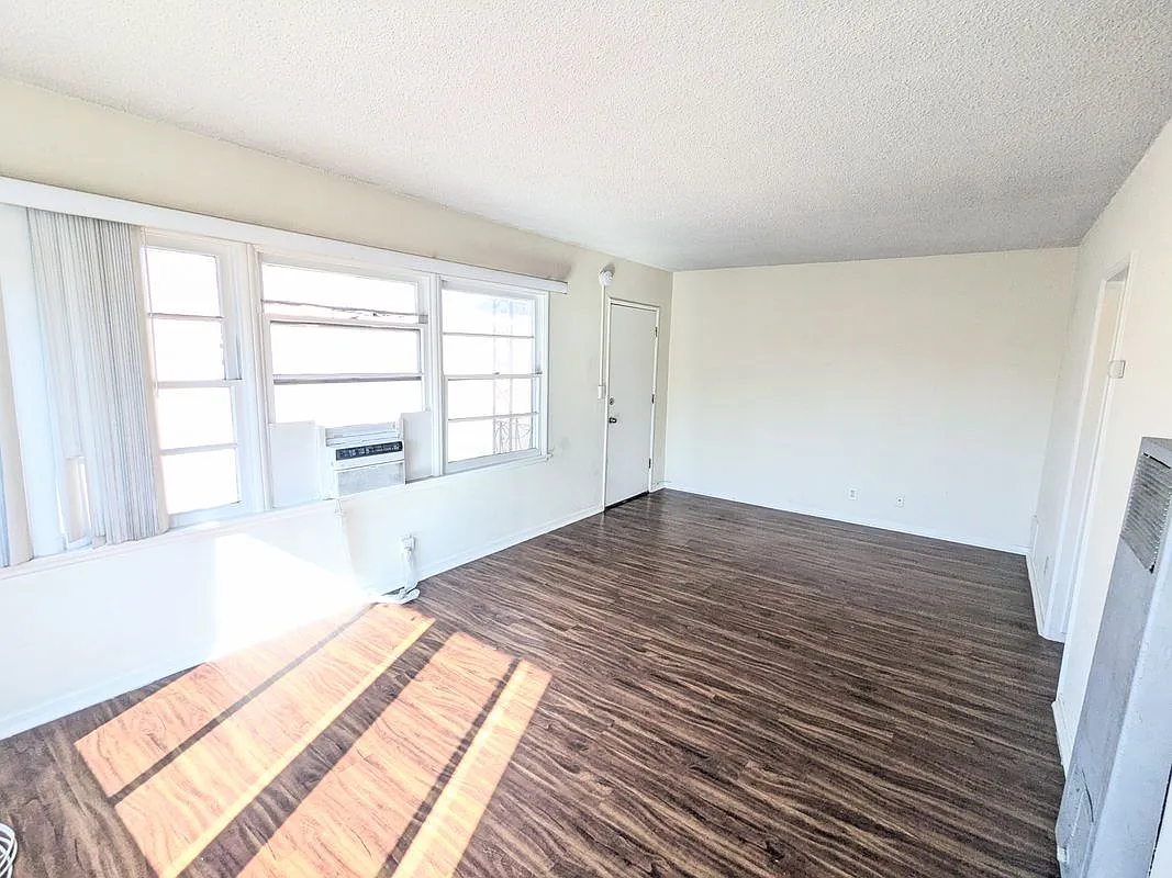 Studio, 1.0 bath, 426 sqft, $1,550 — Photo 3