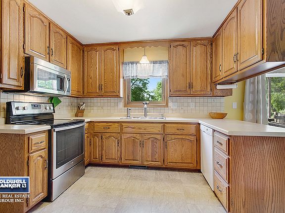 Kitchen w/appliances included
