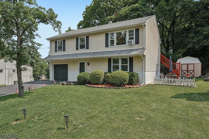 1st image of 35 Iroquois Ave