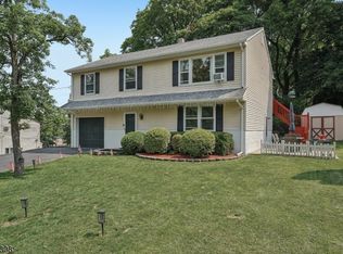 35 Iroquois Ave, Lincoln Park, NJ 07035