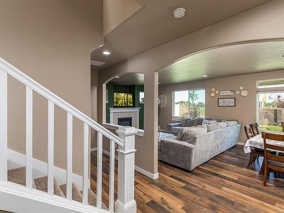 4th image of 466 Wishkah Dr