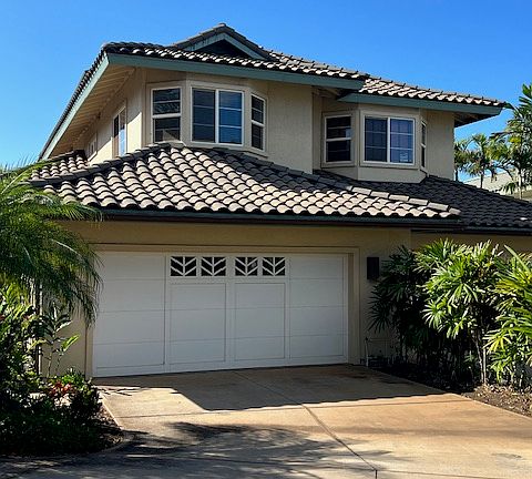 House with 2 car garage