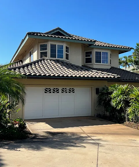 House with 2 car garage