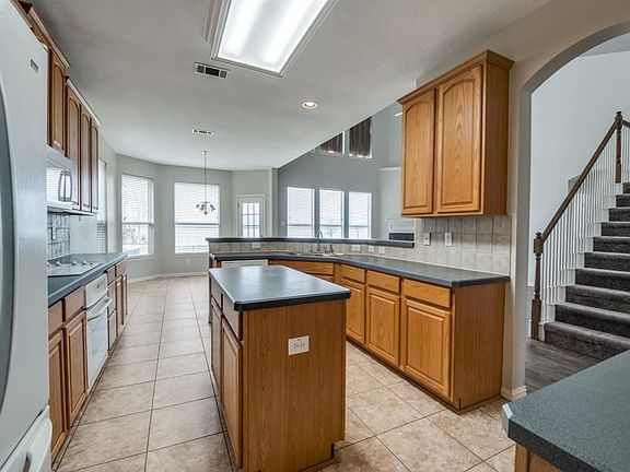 4th image of 951 Lexington Dr