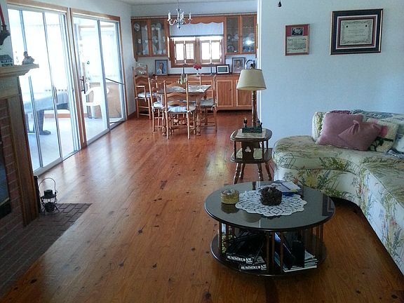 4th image of 750 E Country Club Dr