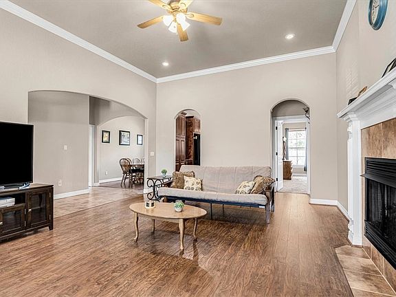5th image of 301 W Camden Dr