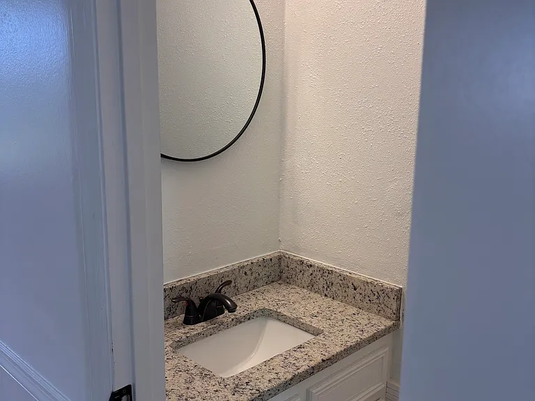 1401 N Shackleford Rd #1401 — Photo 6