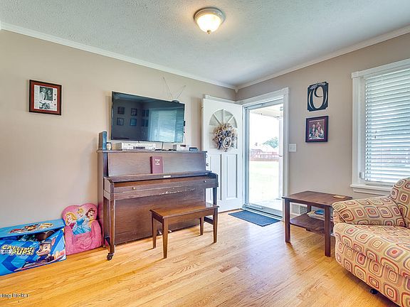 4th image of 10006 Morgan Ave