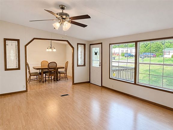 5th image of 120 Sue Ella Ct
