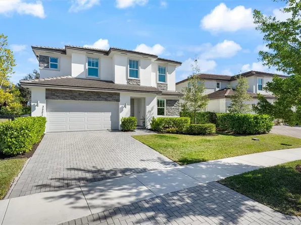 3221 Streng Ln, Royal Palm Beach, FL 33411