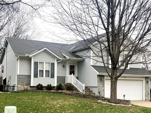 12321 S Acuff Ln, Olathe, KS 66062