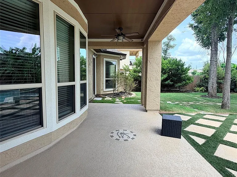 5423 Lachlan Springs Ln — Photo 36