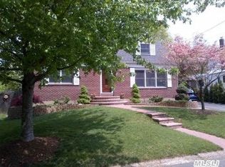 19 Cedar Hill Dr, East Northport, NY 11731