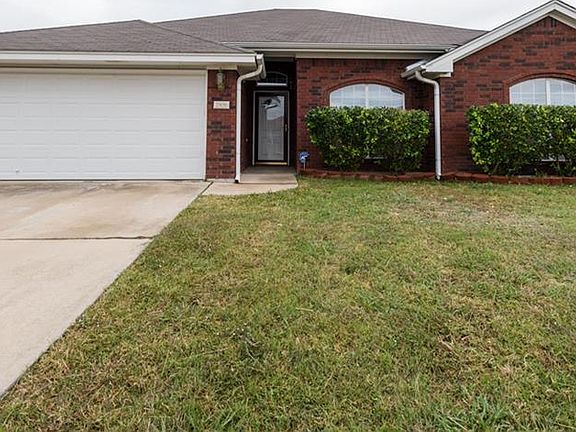 2nd image of 2906 Wisteria Ln