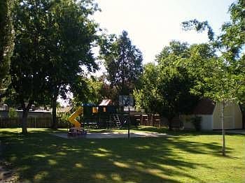 4th image of 7453 Leonard Ave