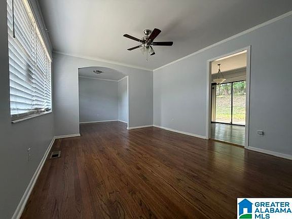 3rd image of 1030 Gloria Dr