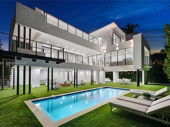 2nd image of 285 Woodcrest Rd