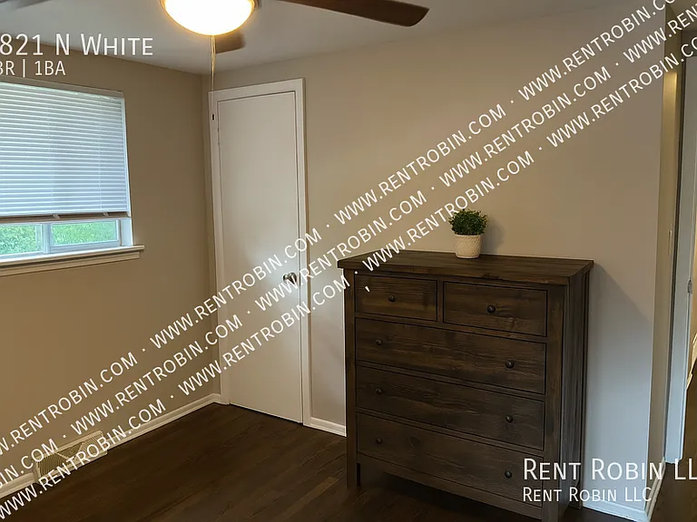 4821 N White Ave — Photo 13