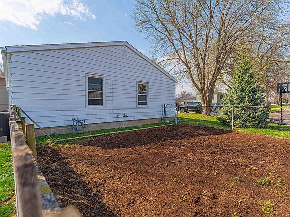 4th image of 323 Nugent Pl
