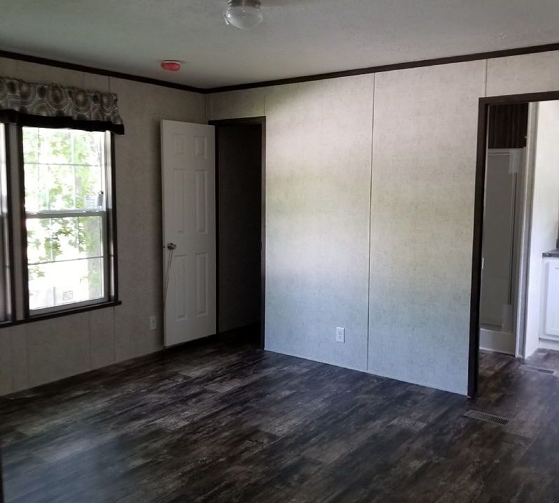 2nd image of 389 Wonderland Dr
