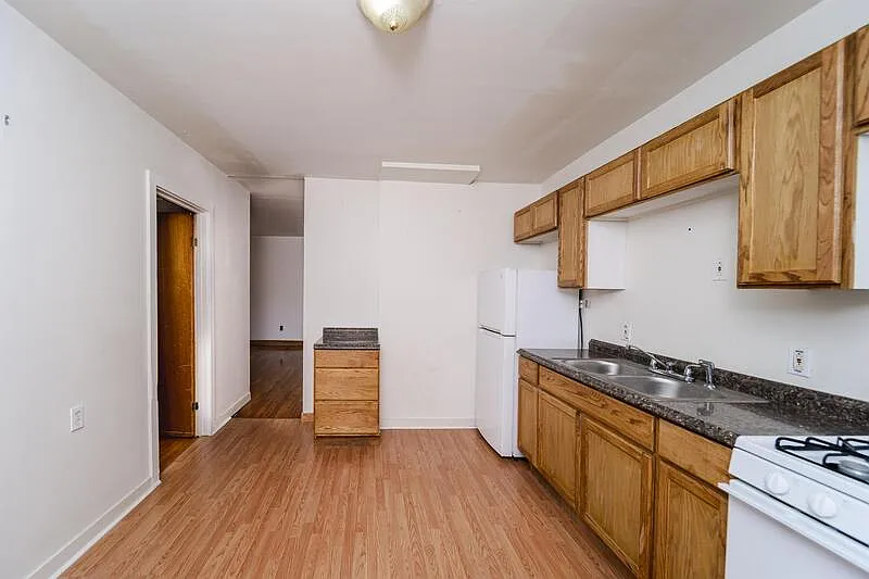 1 bed, 1.0 bath, 800 sqft, $1,100 — Photo 3