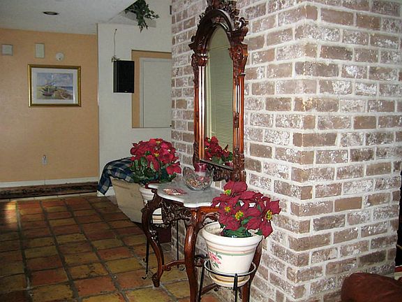 2nd image of 1611 Warwickshire Dr