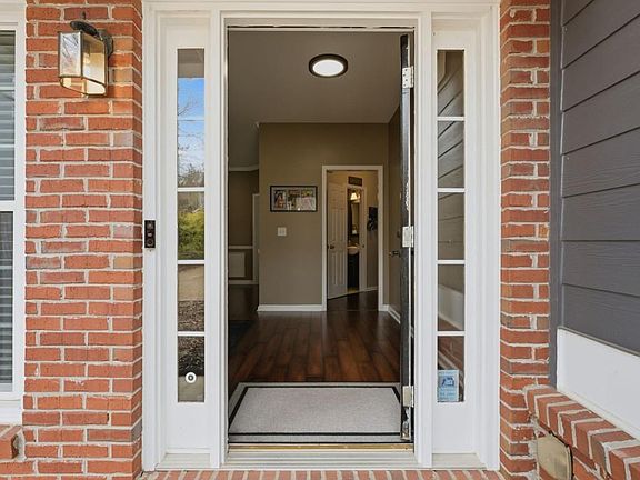 5th image of 51 Newcomb Trce