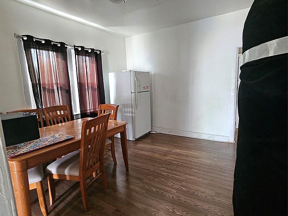 5th image of 2027 Burnside St