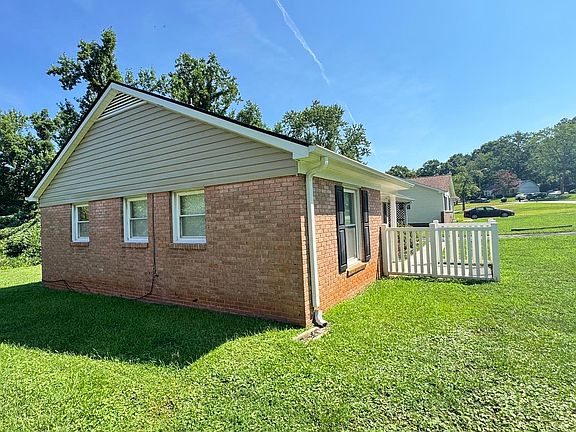 4th image of 136 Raintree Dr