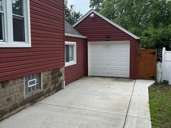 3rd image of 35517 Booth Ave