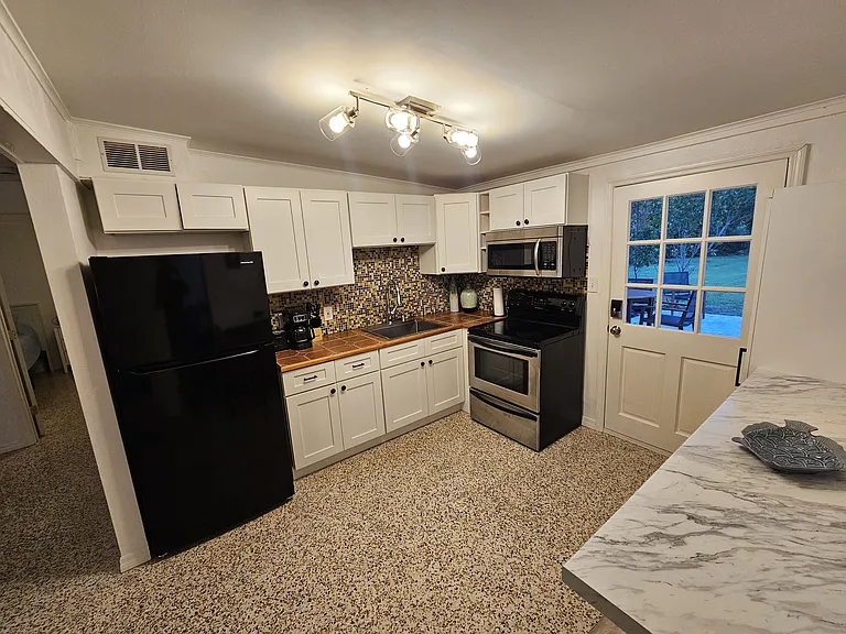 348 W Wentworth St — Photo 15