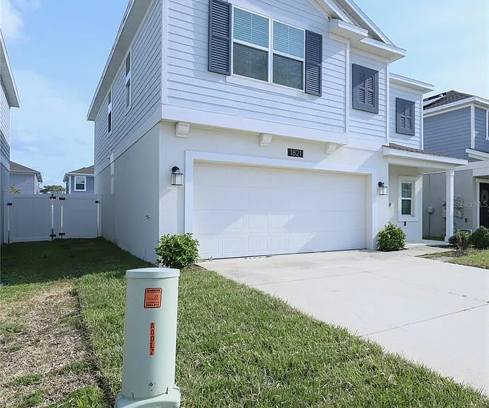 1821 Heart Lake Dr — Photo 2