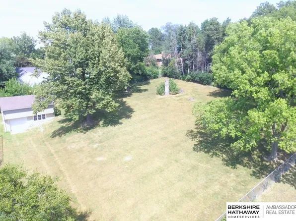 8228 Browne St, Omaha, NE 68134