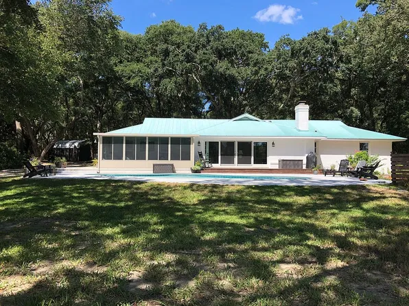 2668 Cherry Point Rd, Wadmalaw Island, SC 29487