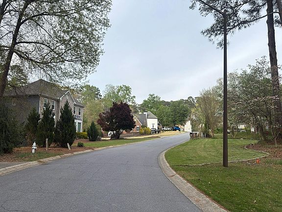 4th image of 4933 Willow Creek Dr