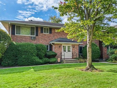 42 Edmunton Drive #A17, North Babylon, NY, 11703