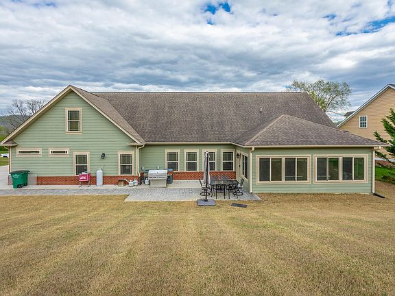 5th image of 125 Sandstone Creek Dr