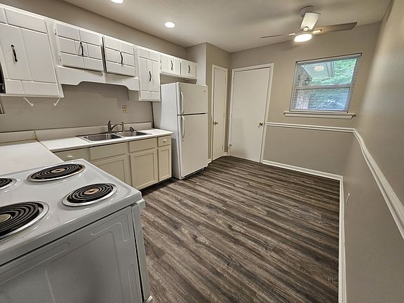 2nd image of 813 Gadd Rd #B