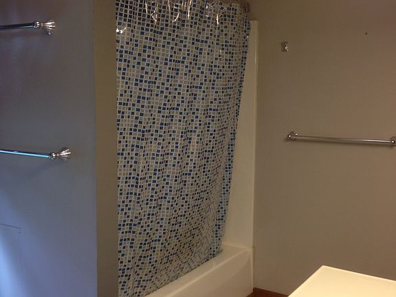 4th image of 818 Clifton St