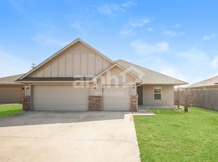 1004 SW 16th St, Moore, OK 73160
