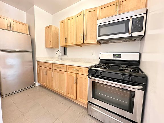 3rd image of 1411 Amsterdam Ave #33B