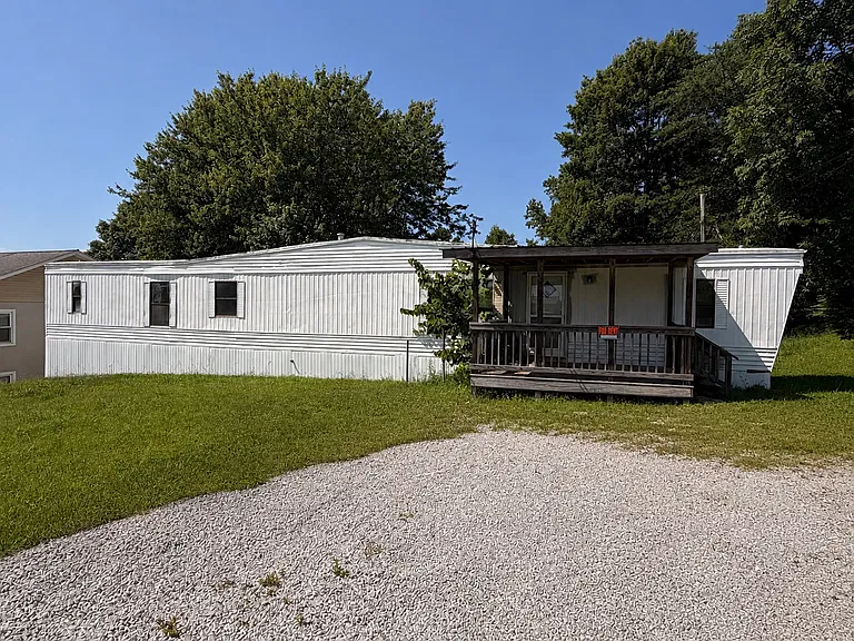 998 Somerset Rd — Photo 1