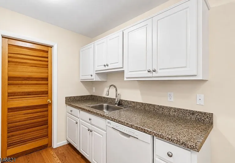 555 Riverside Ave #9 — Photo 8