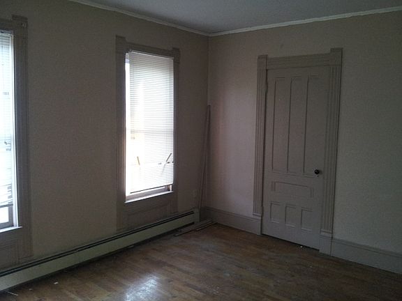 2nd image of 54 Lincoln Ave