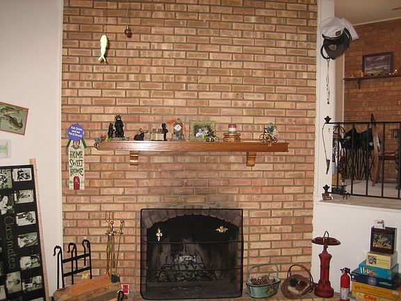 FLR-CEILING F/P IN FAMILY RM! 