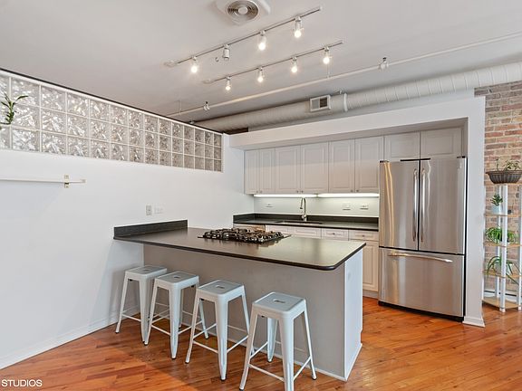 5th image of 2011 W Belmont Ave APT 209