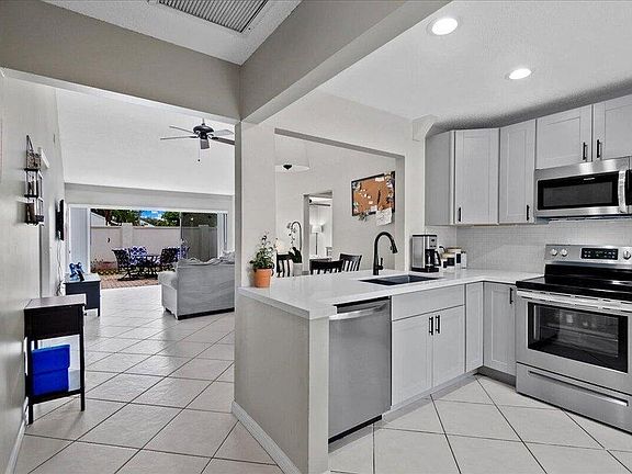 3rd image of 12875 Spinnaker Ln