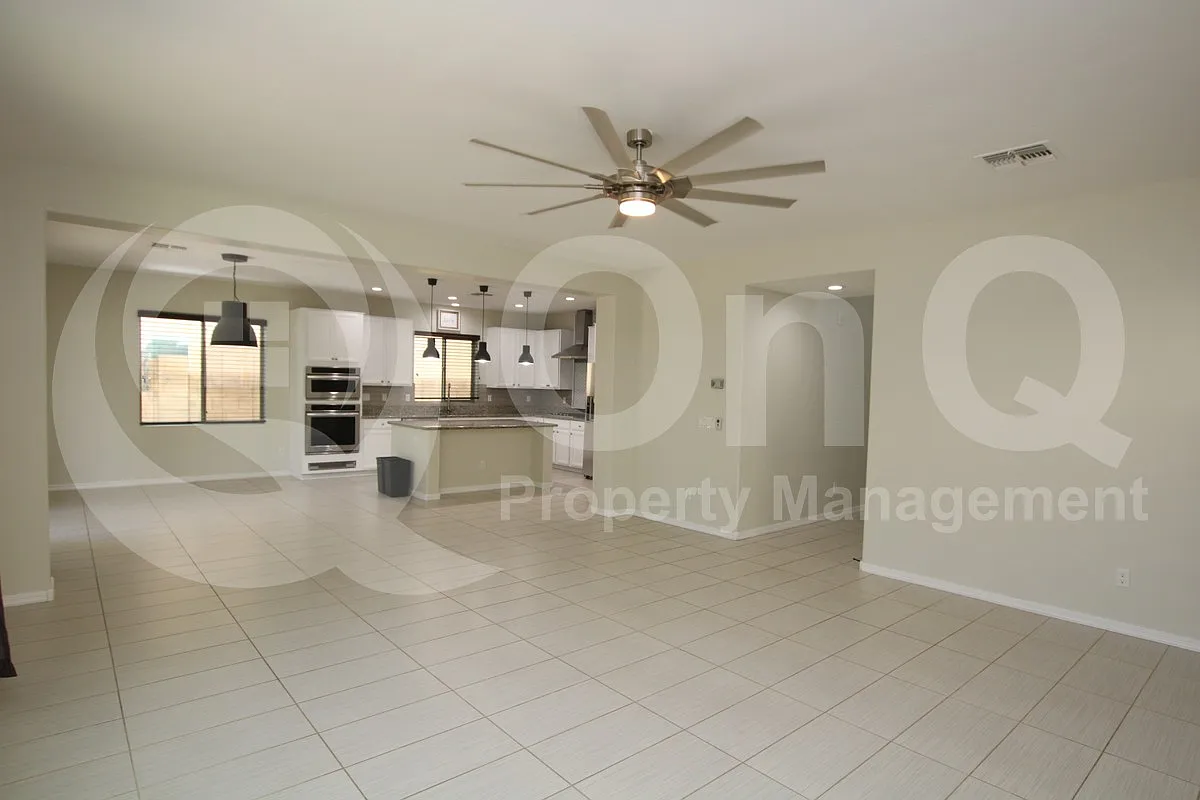 5 bed, 3.0 bath, 2780 sqft, $2,999 — Photo 4