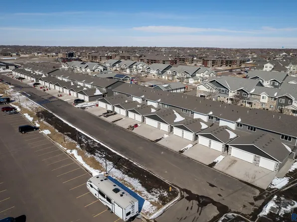 4802 S Hosta Ave, Sioux Falls, SD 57110