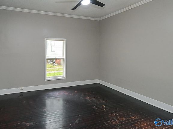 3rd image of 627 Moulton St E
